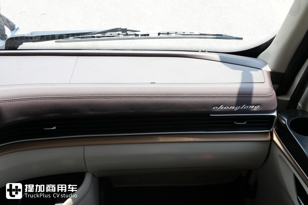 自重仅7.38吨,龙鳞外观新内饰,带您了解最新发布的乘龙H5V轻量化牵引车 - 第22张 - 提加商用车网 自重仅7.38吨,龙鳞外观新内饰,带您了解最新发布的乘龙H5V轻量化牵引车 - 第22张