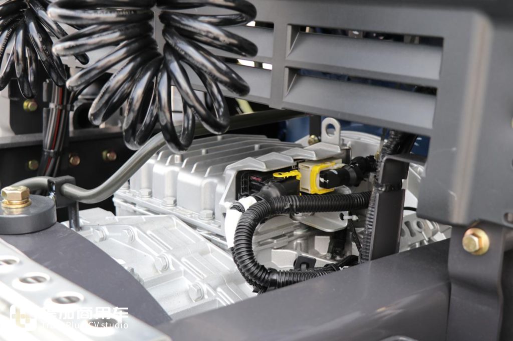 自重仅7.38吨,龙鳞外观新内饰,带您了解最新发布的乘龙H5V轻量化牵引车 - 第28张 - 提加商用车网 自重仅7.38吨,龙鳞外观新内饰,带您了解最新发布的乘龙H5V轻量化牵引车 - 第28张