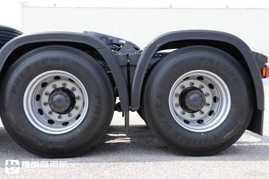 自重仅7.38吨,龙鳞外观新内饰,带您了解最新发布的乘龙H5V轻量化牵引车 - 第29张 - 提加商用车网 自重仅7.38吨,龙鳞外观新内饰,带您了解最新发布的乘龙H5V轻量化牵引车 - 第29张