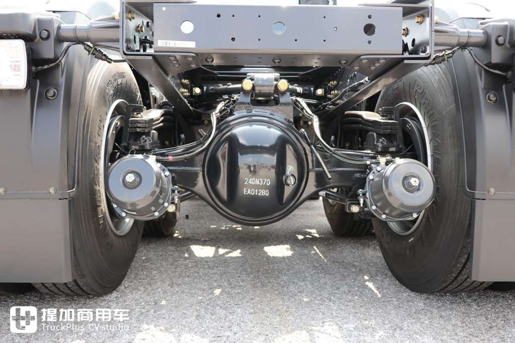 自重仅7.38吨,龙鳞外观新内饰,带您了解最新发布的乘龙H5V轻量化牵引车 - 第30张 - 提加商用车网 自重仅7.38吨,龙鳞外观新内饰,带您了解最新发布的乘龙H5V轻量化牵引车 - 第30张