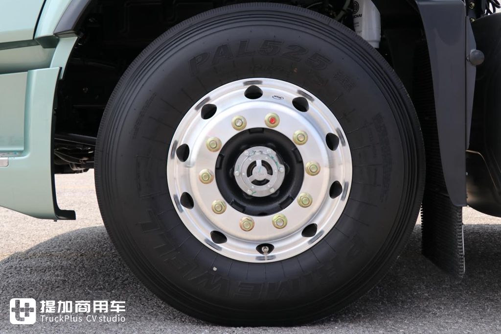 自重仅7.38吨,龙鳞外观新内饰,带您了解最新发布的乘龙H5V轻量化牵引车 - 第31张 - 提加商用车网 自重仅7.38吨,龙鳞外观新内饰,带您了解最新发布的乘龙H5V轻量化牵引车 - 第31张