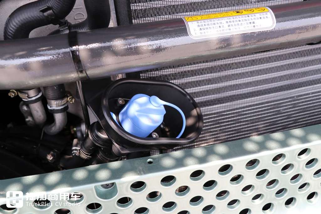 自重仅7.38吨,龙鳞外观新内饰,带您了解最新发布的乘龙H5V轻量化牵引车 - 第33张 - 提加商用车网 自重仅7.38吨,龙鳞外观新内饰,带您了解最新发布的乘龙H5V轻量化牵引车 - 第33张