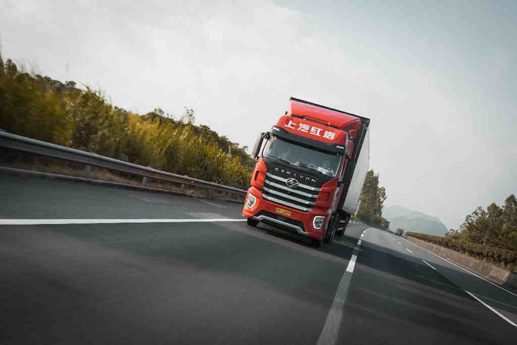 跑货运就选高性价比的它，总有一款“红岩造”适合你   