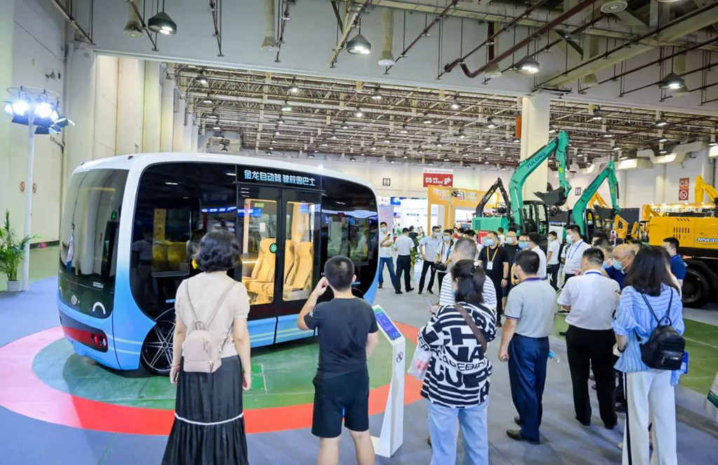 实力展现！金龙自动驾驶全系车型亮相厦门工博会