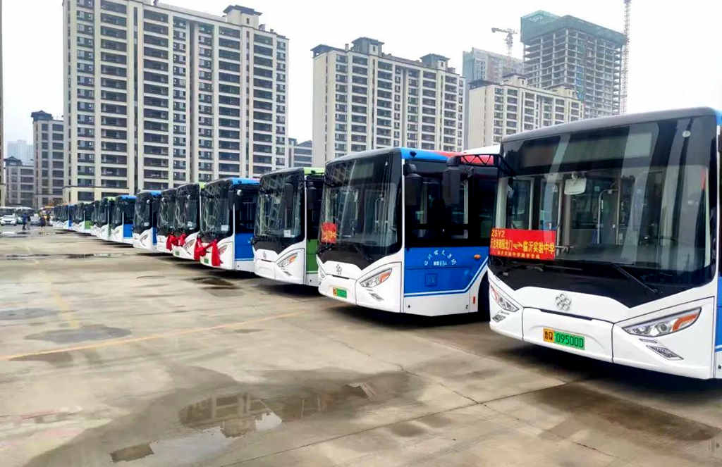 幸福感满满 格力钛“高铁级”公交驶入临沂