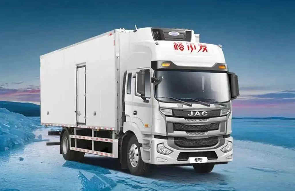 保鲜“最后一公里”,且看格尔发斜坡高顶国六冷藏车