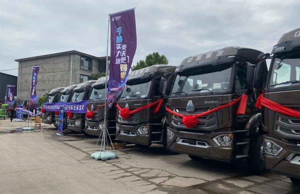 50辆豪沃NX子母车批量交付石家庄大客户￼