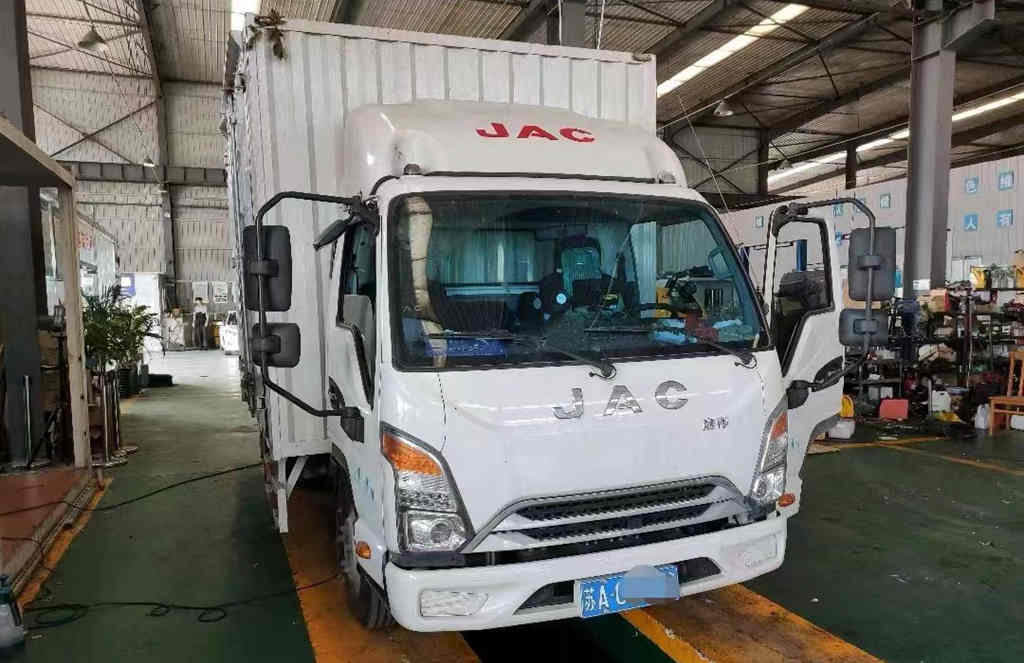 1号服务 卡友滞留高速 江淮1卡服务站争分夺秒保运输