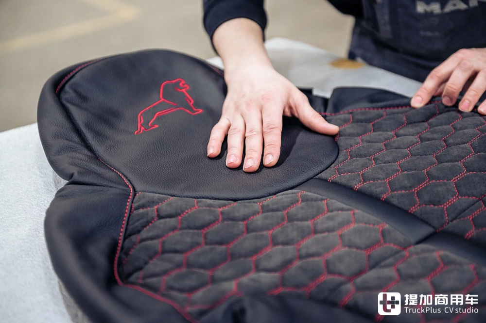 曼恩最高端的TGX Individual Lion S定制卡车如何生产?走进工厂带你来看! - 第14张 - 提加商用车网 曼恩最高端的TGX Individual Lion S定制卡车如何生产?走进工厂带你来看! - 第14张