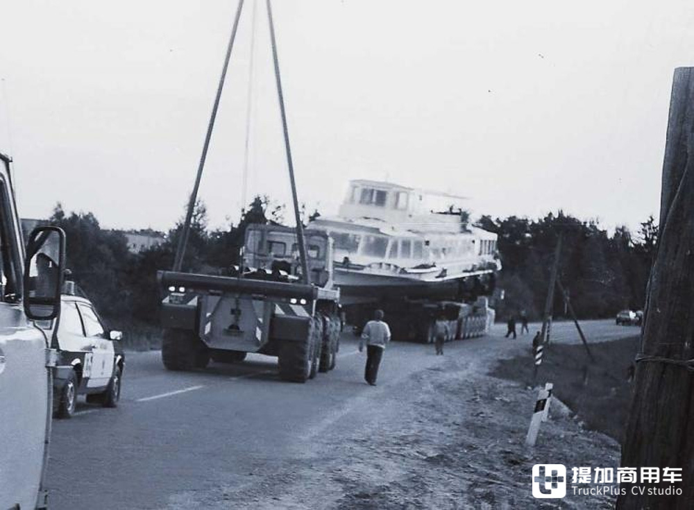 24x24驱动，车长28米，前苏联MAZ-7907洲际导弹运载车历史回顾 - 第15张