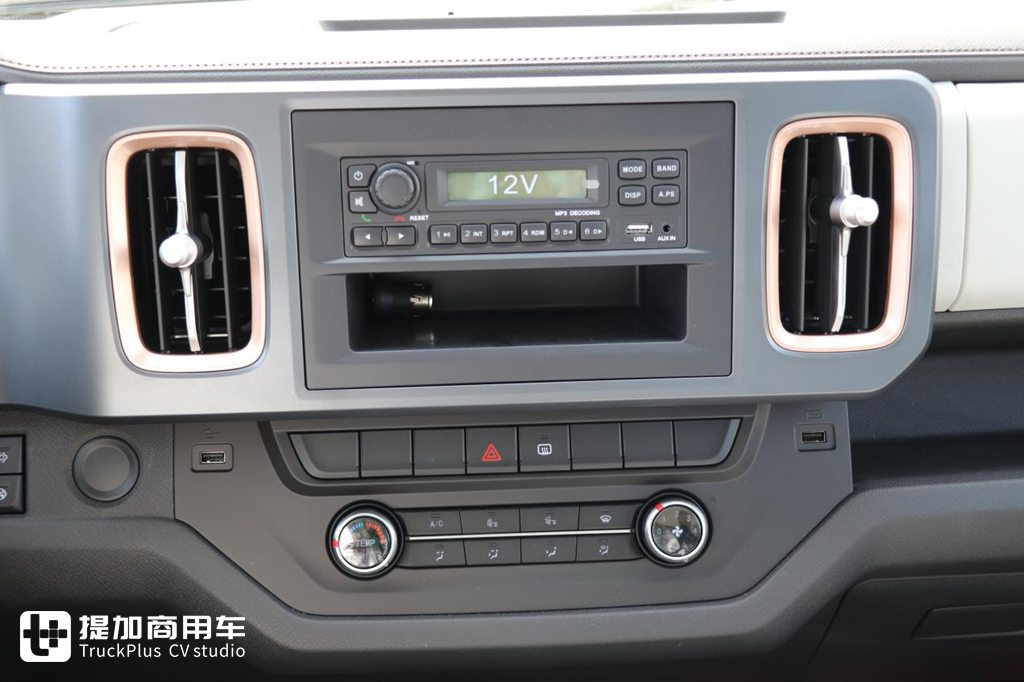 蒂芙尼蓝配色最抢眼,柴油动力更靠谱,原厂箱版奥铃M卡实拍 - 第10张 - 提加商用车网 蒂芙尼蓝配色最抢眼,柴油动力更靠谱,原厂箱版奥铃M卡实拍 - 第10张