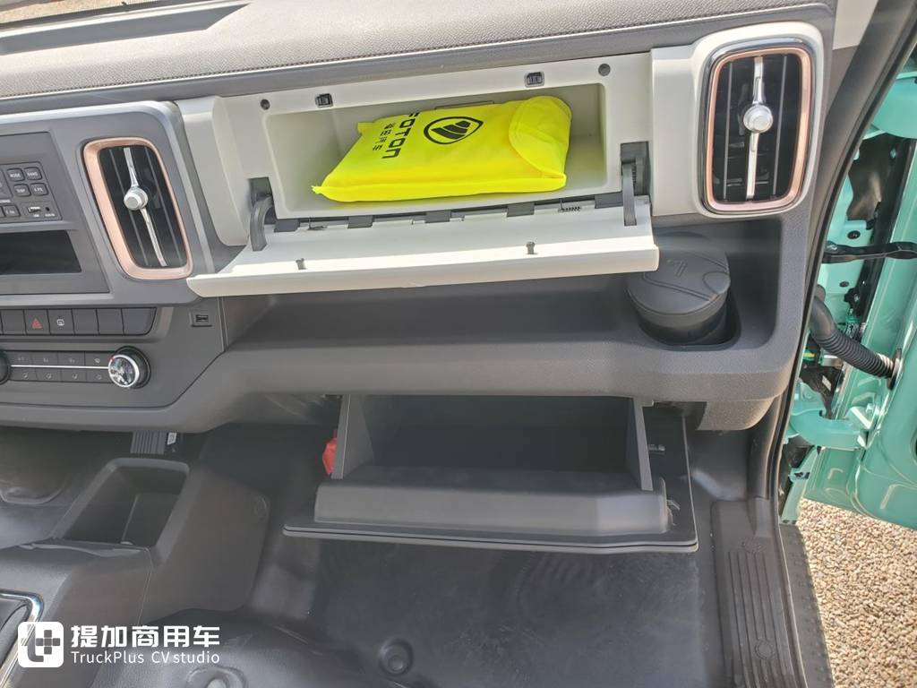 蒂芙尼蓝配色最抢眼,柴油动力更靠谱,原厂箱版奥铃M卡实拍 - 第11张 - 提加商用车网 蒂芙尼蓝配色最抢眼,柴油动力更靠谱,原厂箱版奥铃M卡实拍 - 第11张