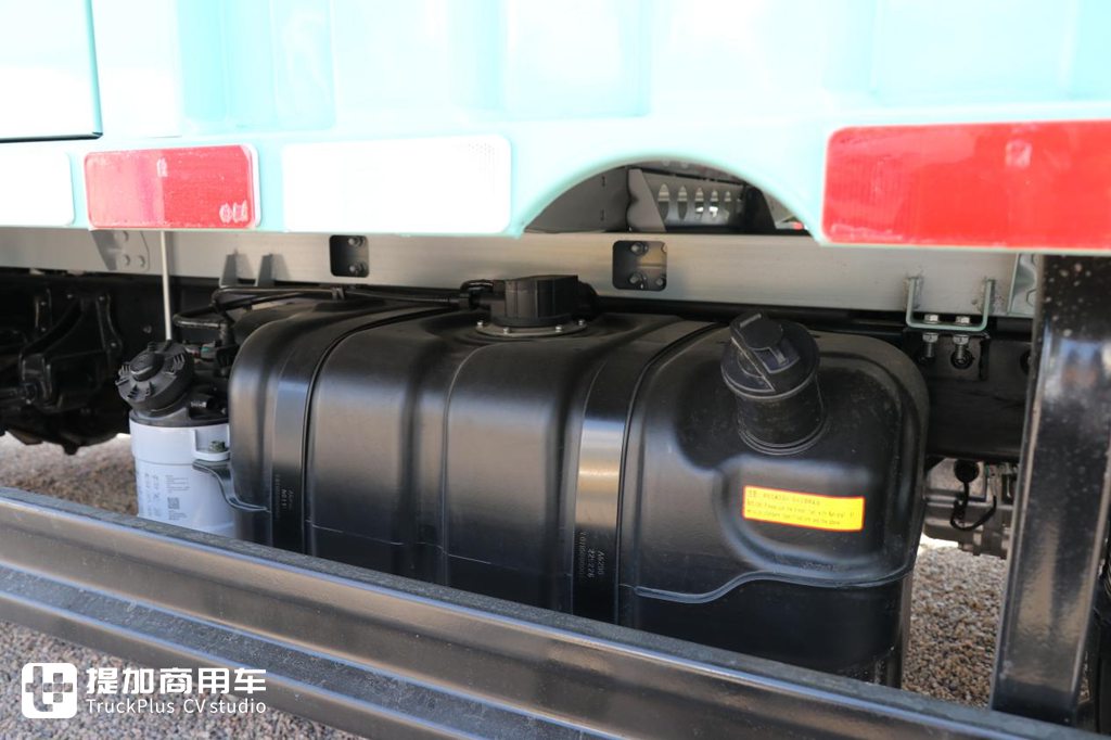 蒂芙尼蓝配色最抢眼,柴油动力更靠谱,原厂箱版奥铃M卡实拍 - 第14张 - 提加商用车网 蒂芙尼蓝配色最抢眼,柴油动力更靠谱,原厂箱版奥铃M卡实拍 - 第14张