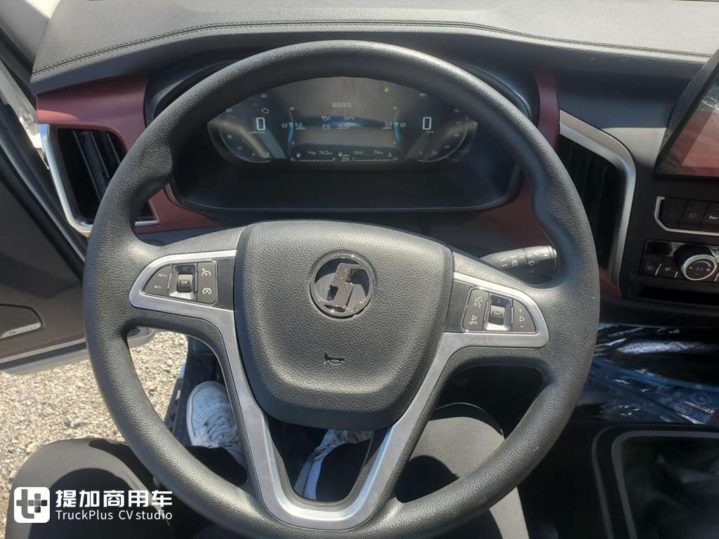 配8挡变速箱的蓝牌轻卡?内饰也高端,陕汽轻卡K5000冷藏车实拍 - 第18张 - 提加商用车网 配8挡变速箱的蓝牌轻卡?内饰也高端,陕汽轻卡K5000冷藏车实拍 - 第18张