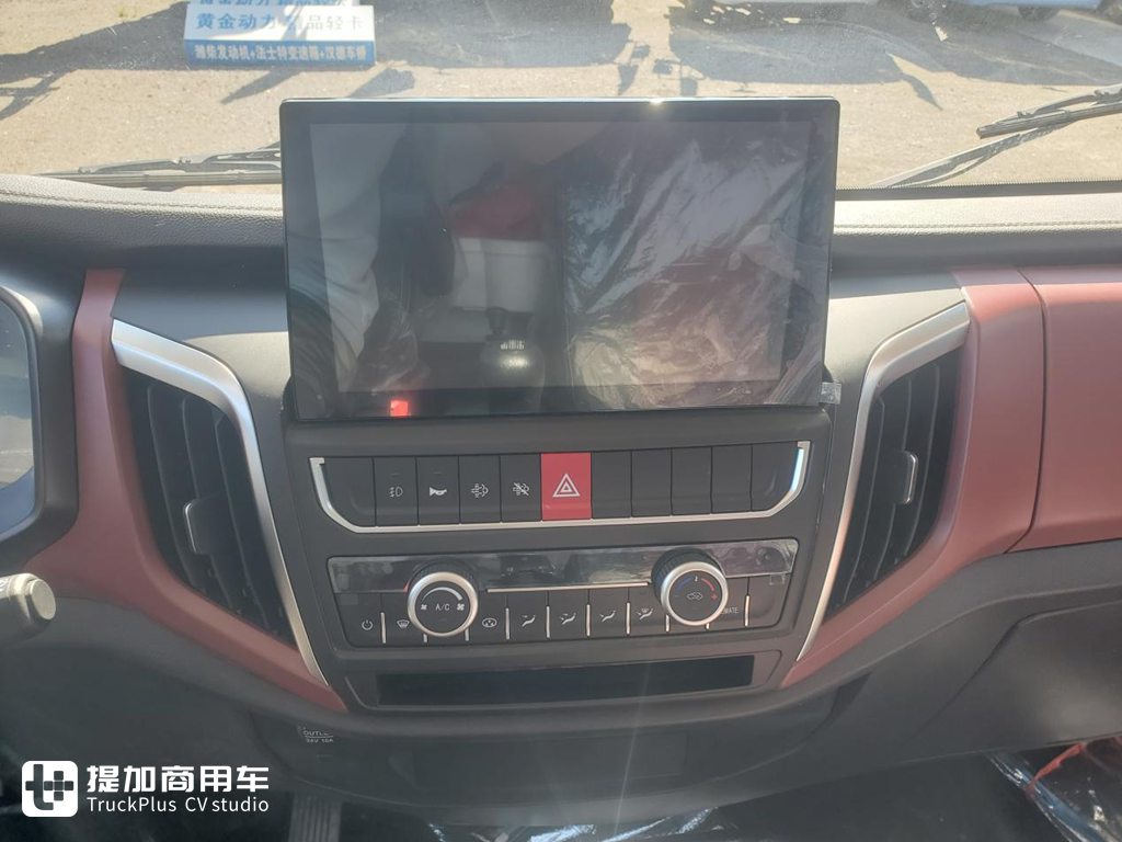 配8挡变速箱的蓝牌轻卡?内饰也高端,陕汽轻卡K5000冷藏车实拍 - 第19张 - 提加商用车网 配8挡变速箱的蓝牌轻卡?内饰也高端,陕汽轻卡K5000冷藏车实拍 - 第19张