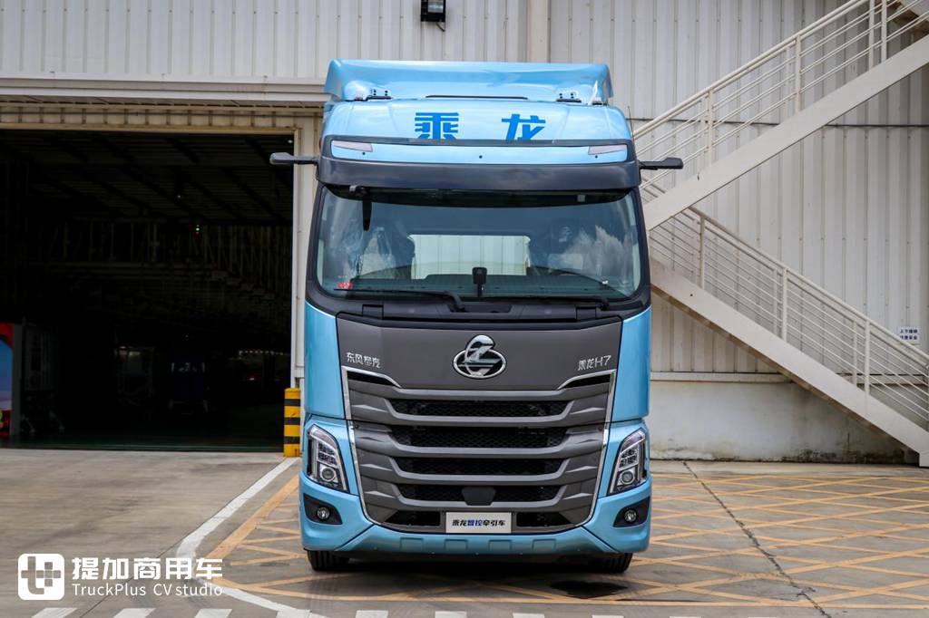 后视镜流媒体都用上了,集成多项未来卡车技术,乘龙H7智控牵引车实拍 - 第2张 - 提加商用车网 后视镜流媒体都用上了,集成多项未来卡车技术,乘龙H7智控牵引车实拍 - 第2张