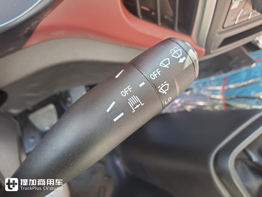 配8挡变速箱的蓝牌轻卡?内饰也高端,陕汽轻卡K5000冷藏车实拍 - 第3张 - 提加商用车网 配8挡变速箱的蓝牌轻卡?内饰也高端,陕汽轻卡K5000冷藏车实拍 - 第3张