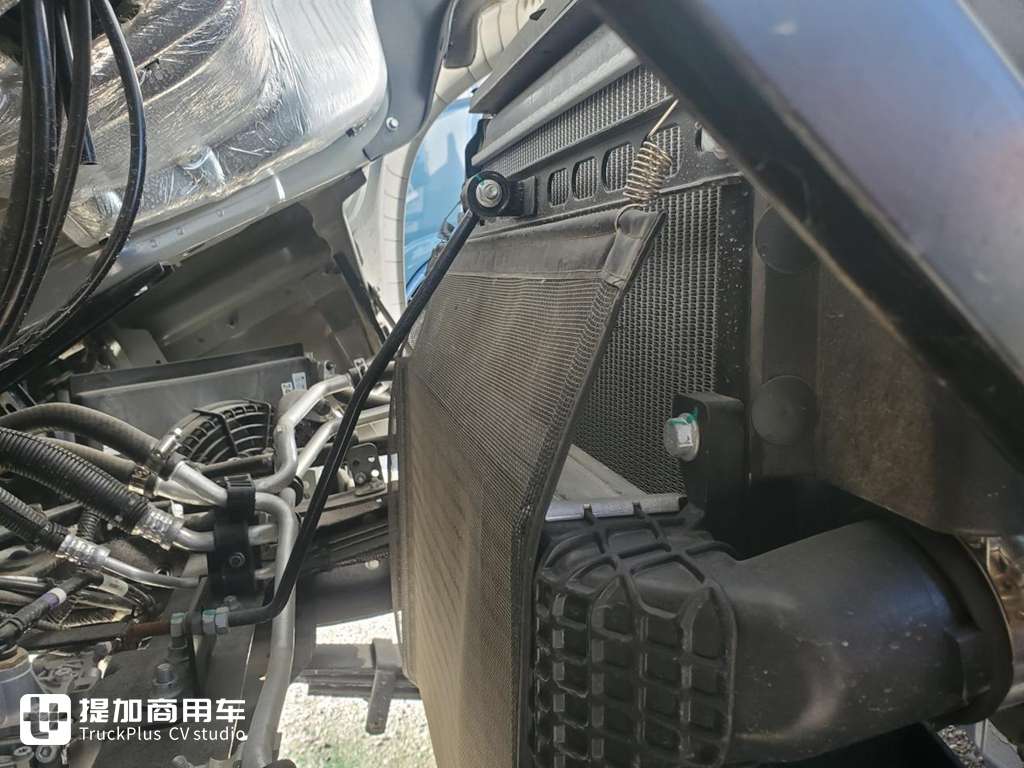 配8挡变速箱的蓝牌轻卡?内饰也高端,陕汽轻卡K5000冷藏车实拍 - 第4张 - 提加商用车网 配8挡变速箱的蓝牌轻卡?内饰也高端,陕汽轻卡K5000冷藏车实拍 - 第4张