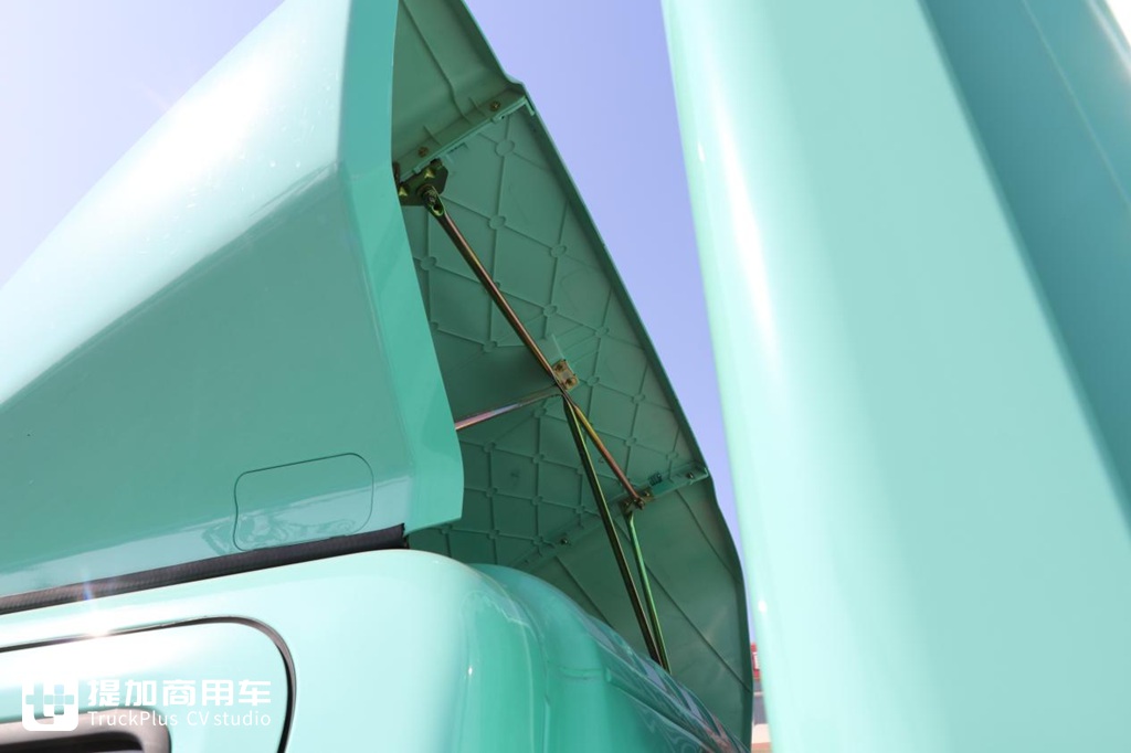 蒂芙尼蓝配色最抢眼,柴油动力更靠谱,原厂箱版奥铃M卡实拍 - 第5张 - 提加商用车网 蒂芙尼蓝配色最抢眼,柴油动力更靠谱,原厂箱版奥铃M卡实拍 - 第5张