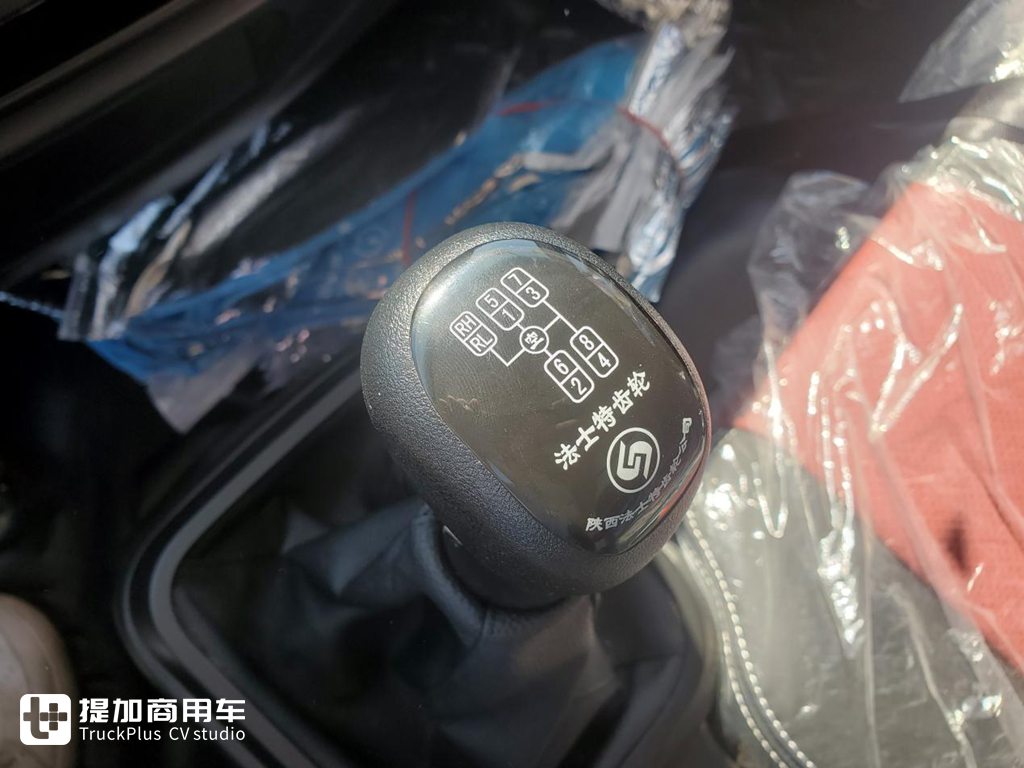 配8挡变速箱的蓝牌轻卡?内饰也高端,陕汽轻卡K5000冷藏车实拍 - 第5张 - 提加商用车网 配8挡变速箱的蓝牌轻卡?内饰也高端,陕汽轻卡K5000冷藏车实拍 - 第5张