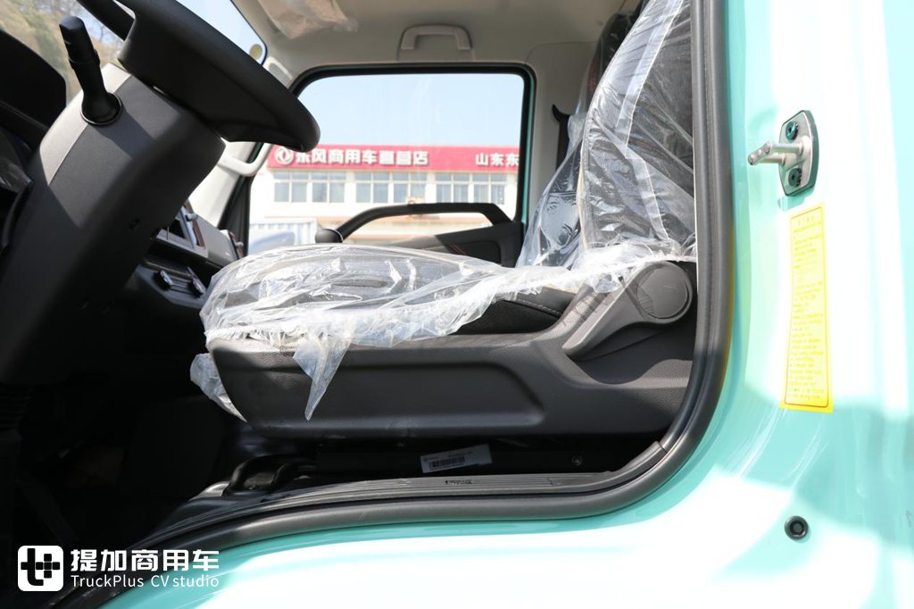 蒂芙尼蓝配色最抢眼,柴油动力更靠谱,原厂箱版奥铃M卡实拍 - 第6张 - 提加商用车网 蒂芙尼蓝配色最抢眼,柴油动力更靠谱,原厂箱版奥铃M卡实拍 - 第6张