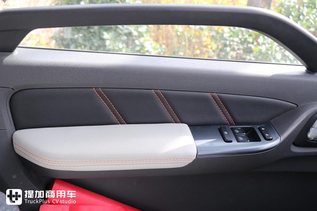 蒂芙尼蓝配色最抢眼,柴油动力更靠谱,原厂箱版奥铃M卡实拍 - 第8张 - 提加商用车网 蒂芙尼蓝配色最抢眼,柴油动力更靠谱,原厂箱版奥铃M卡实拍 - 第8张