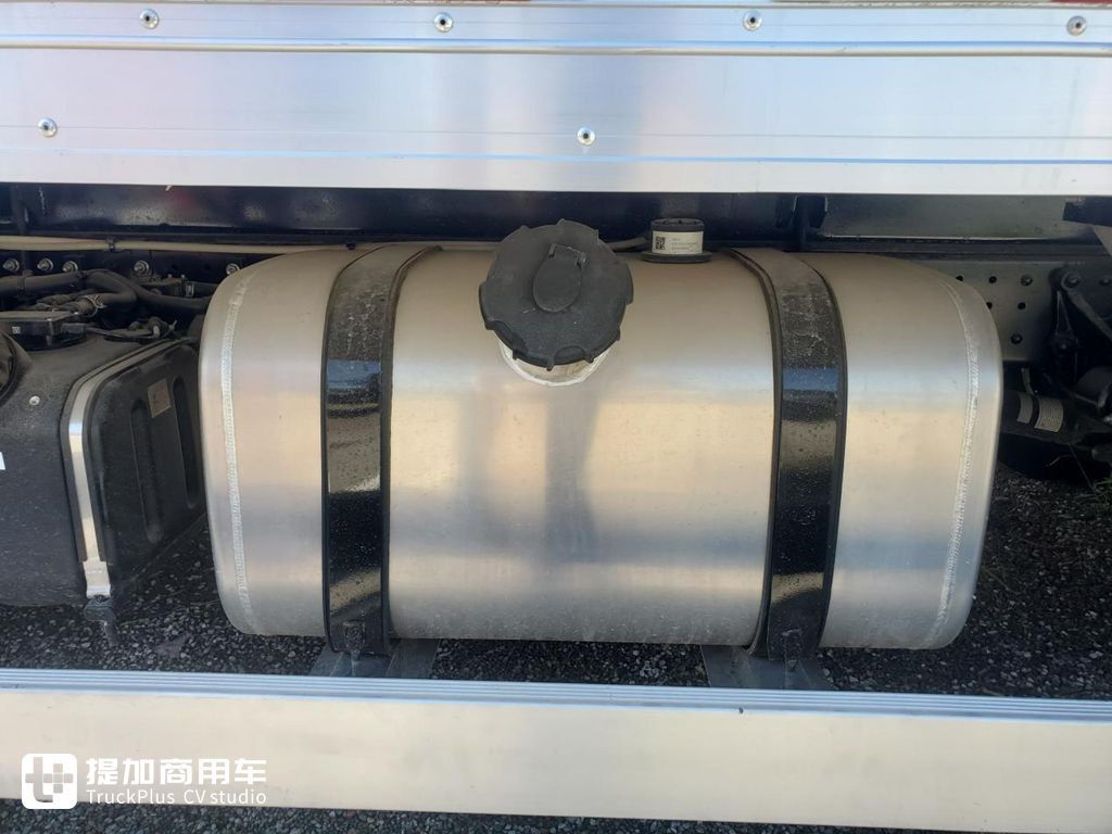 配8挡变速箱的蓝牌轻卡?内饰也高端,陕汽轻卡K5000冷藏车实拍 - 第8张 - 提加商用车网 配8挡变速箱的蓝牌轻卡?内饰也高端,陕汽轻卡K5000冷藏车实拍 - 第8张