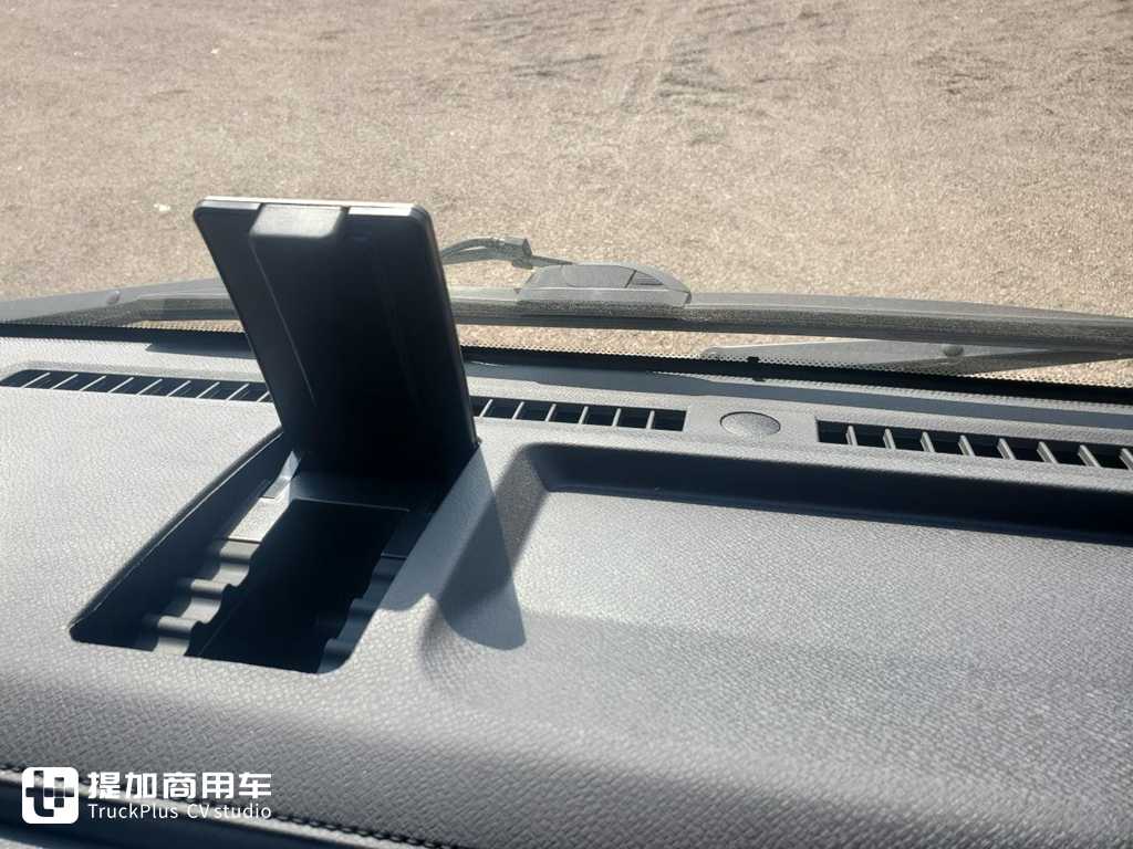 蒂芙尼蓝配色最抢眼,柴油动力更靠谱,原厂箱版奥铃M卡实拍 - 第9张 - 提加商用车网 蒂芙尼蓝配色最抢眼,柴油动力更靠谱,原厂箱版奥铃M卡实拍 - 第9张