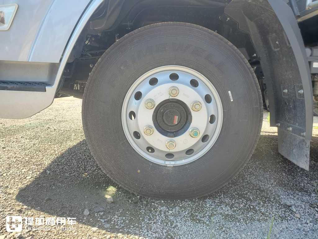 配8挡变速箱的蓝牌轻卡?内饰也高端,陕汽轻卡K5000冷藏车实拍 - 第9张 - 提加商用车网 配8挡变速箱的蓝牌轻卡?内饰也高端,陕汽轻卡K5000冷藏车实拍 - 第9张