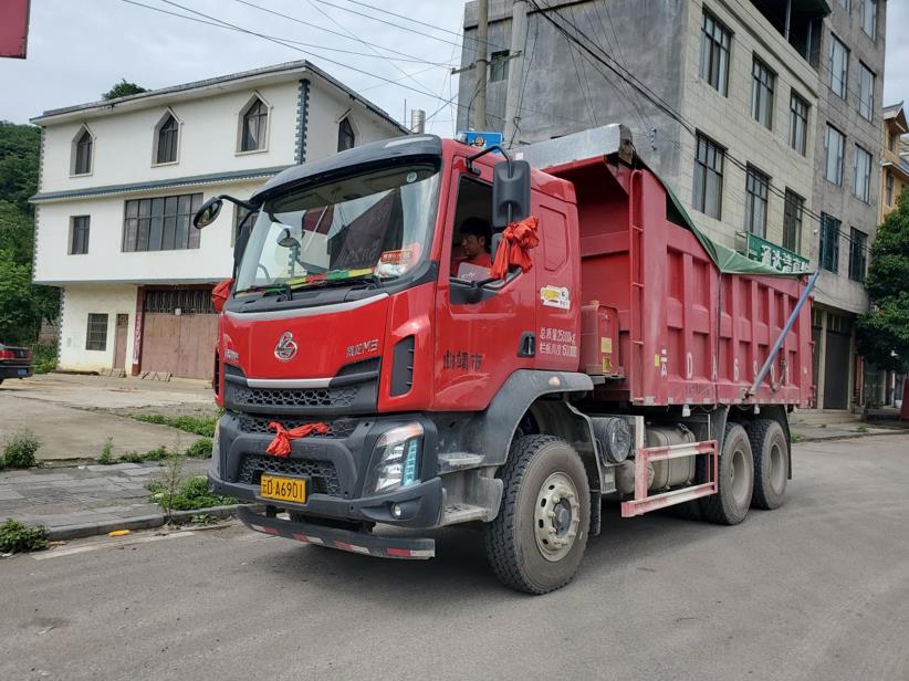 乘龙M3小钢炮挑战复杂路况 实力强悍助力客户运营升级 - 第1张 - 提加商用车网 乘龙M3小钢炮挑战复杂路况 实力强悍助力客户运营升级 - 第1张