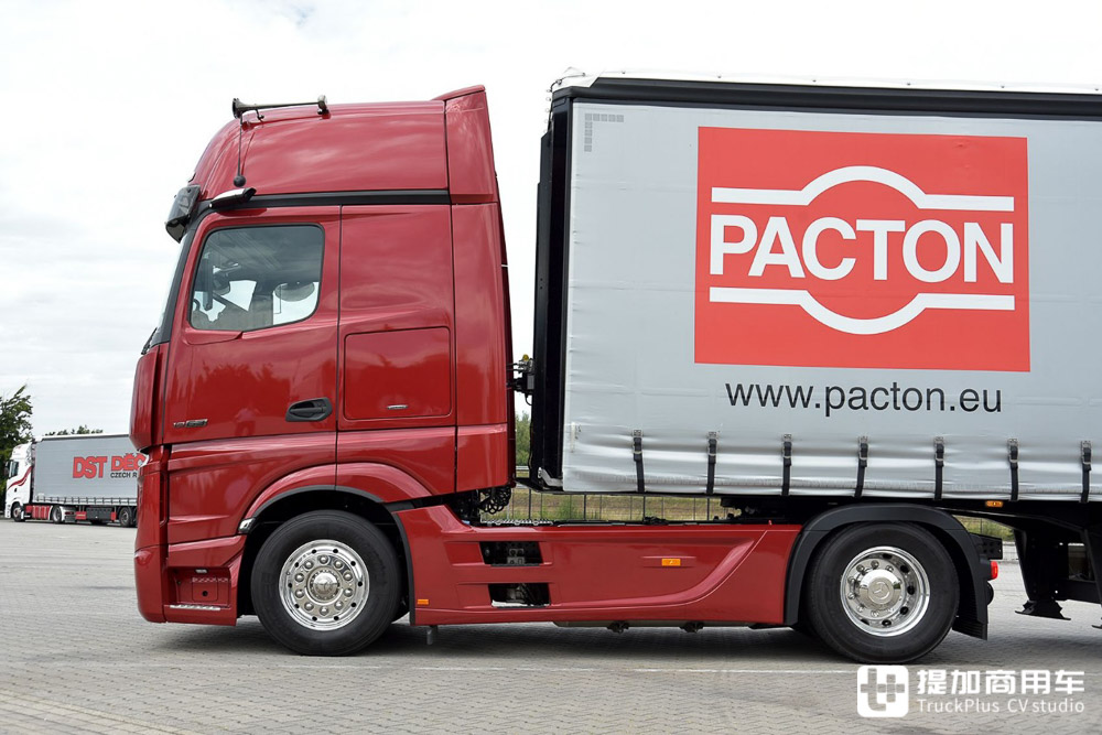 奔驰旗舰卡车力作，Actros L 1863牵引车实拍测试