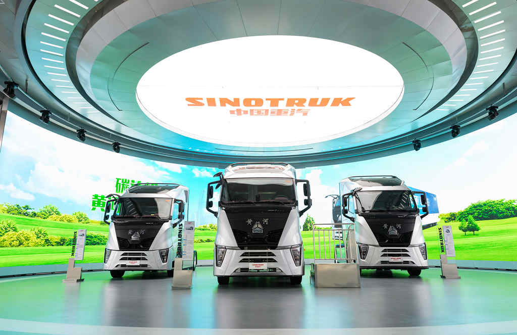 探秘四年争第一的背后!百家媒体参观中国重汽智能网联项目