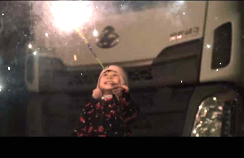 百里挑一,摘得桂冠,乘龙两部微电影都讲了什么?