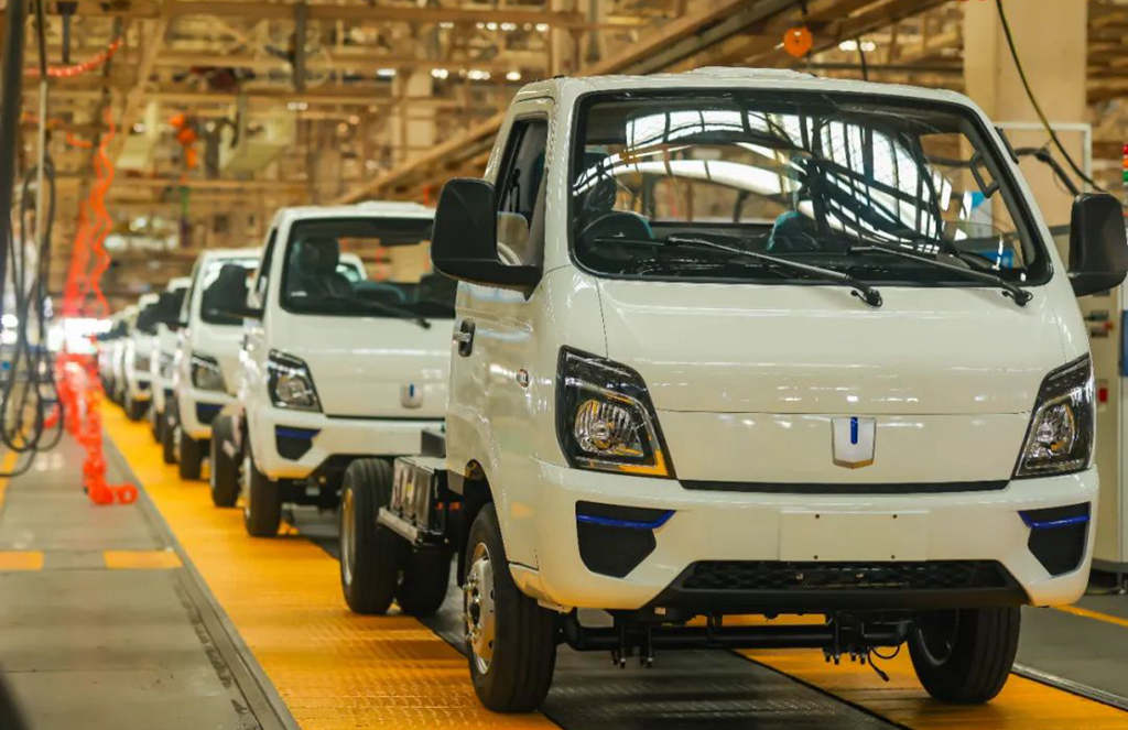 唐骏欧铃官宣停产燃油车 吉利新能源商用车助力山东绿色转型