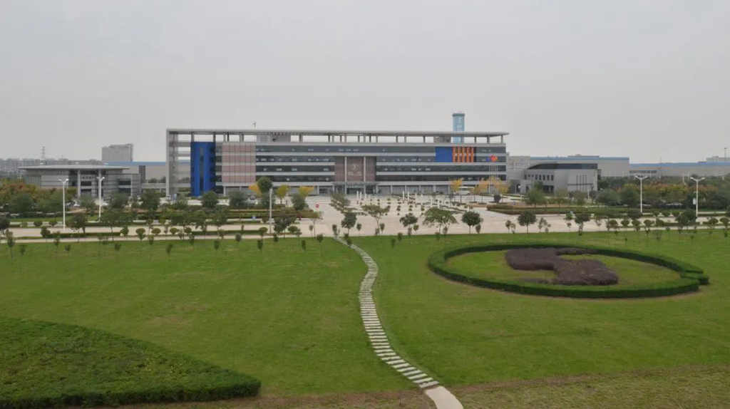 领跑绿色智能制造 陕汽新能源重卡成为第六届国际丝博会明星 - 第2张