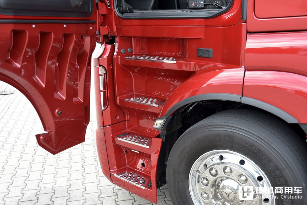 奔驰旗舰卡车力作,Actros L 1863牵引车实拍测试 - 第10张 - 提加商用车网 奔驰旗舰卡车力作,Actros L 1863牵引车实拍测试 - 第10张