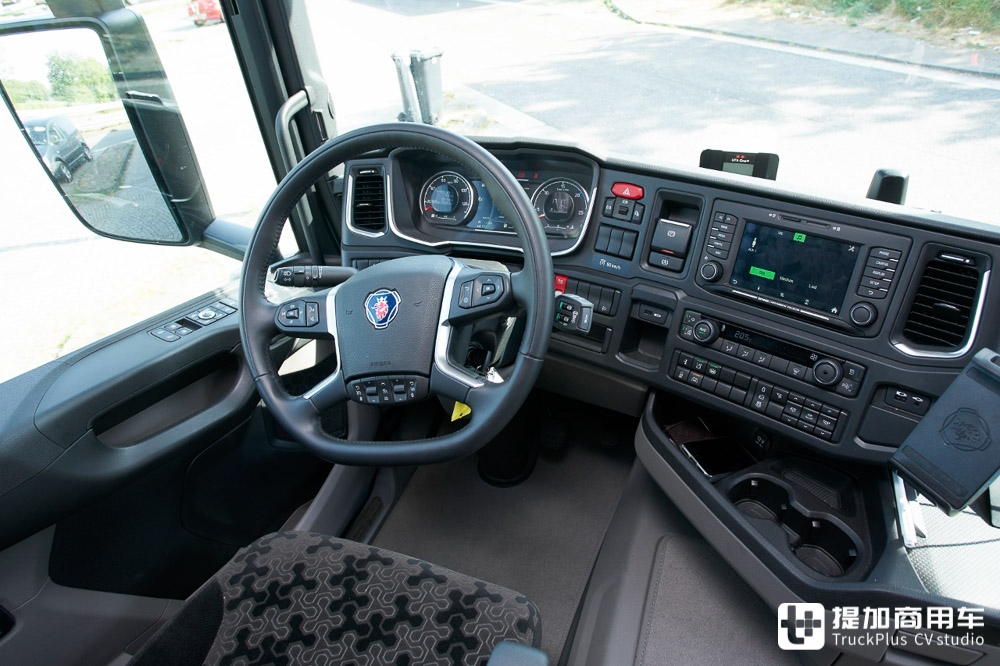 新动力链油耗超低，也许能国产，斯堪尼亚460 R Super超详细实拍解析 - 第15张