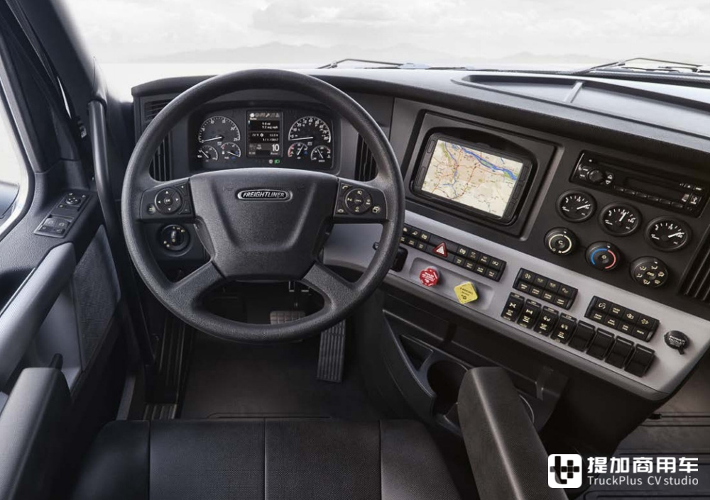 谁说欧洲只有平头卡车？长头卡车一样有！带你看两台在欧洲服役的美国卡车 - 第5张