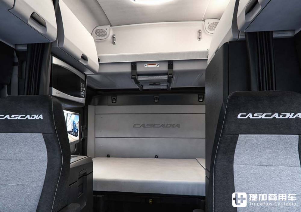 谁说欧洲只有平头卡车？长头卡车一样有！带你看两台在欧洲服役的美国卡车 - 第6张