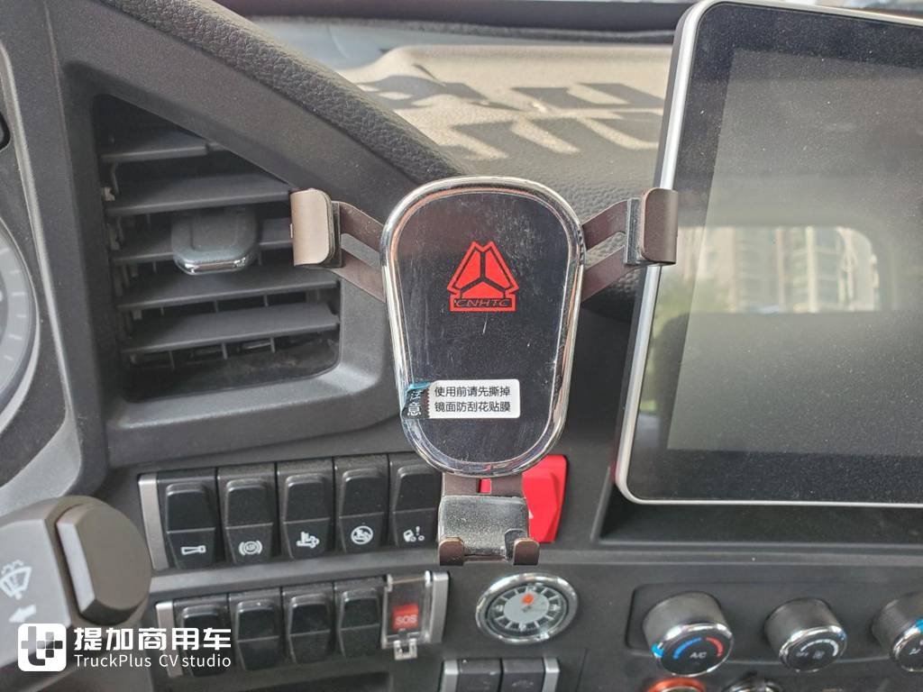 自动挡,还有1.2米卧铺,重汽豪沃最新发布的统帅先锋中卡载货车实拍 - 第11张 - 提加商用车网 自动挡,还有1.2米卧铺,重汽豪沃最新发布的统帅先锋中卡载货车实拍 - 第11张