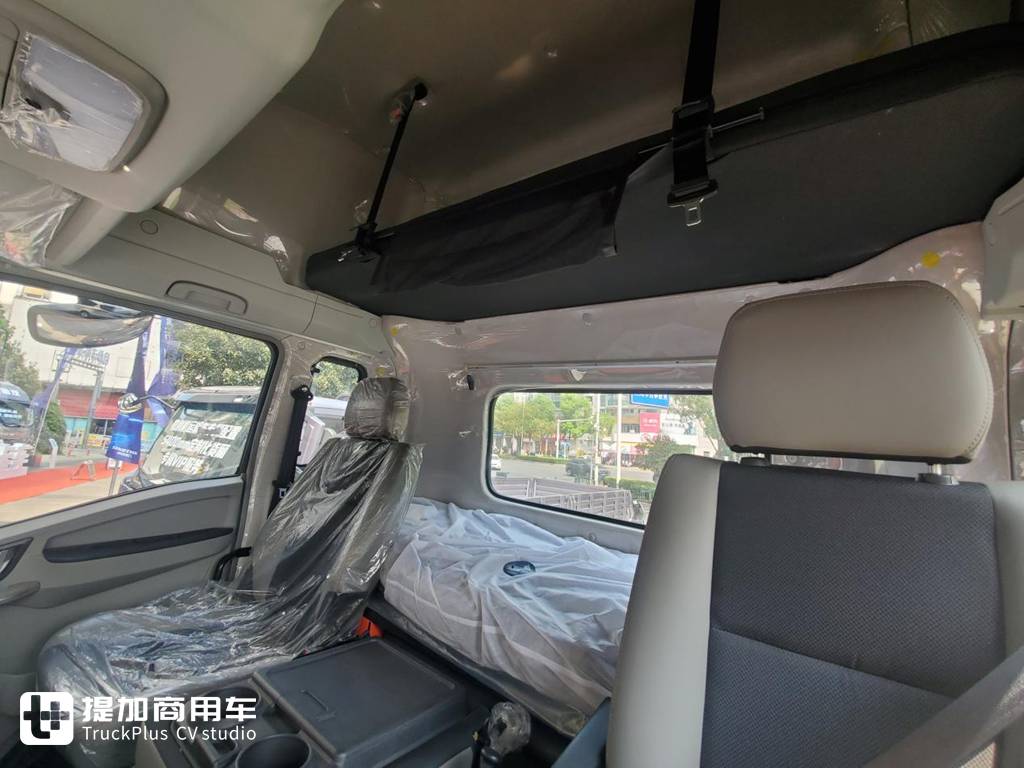 自动挡,还有1.2米卧铺,重汽豪沃最新发布的统帅先锋中卡载货车实拍 - 第13张 - 提加商用车网 自动挡,还有1.2米卧铺,重汽豪沃最新发布的统帅先锋中卡载货车实拍 - 第13张