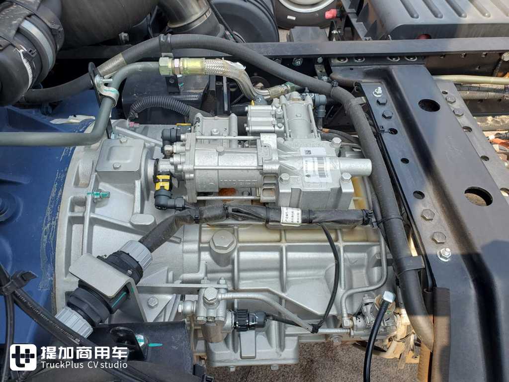 自动挡,还有1.2米卧铺,重汽豪沃最新发布的统帅先锋中卡载货车实拍 - 第16张 - 提加商用车网 自动挡,还有1.2米卧铺,重汽豪沃最新发布的统帅先锋中卡载货车实拍 - 第16张