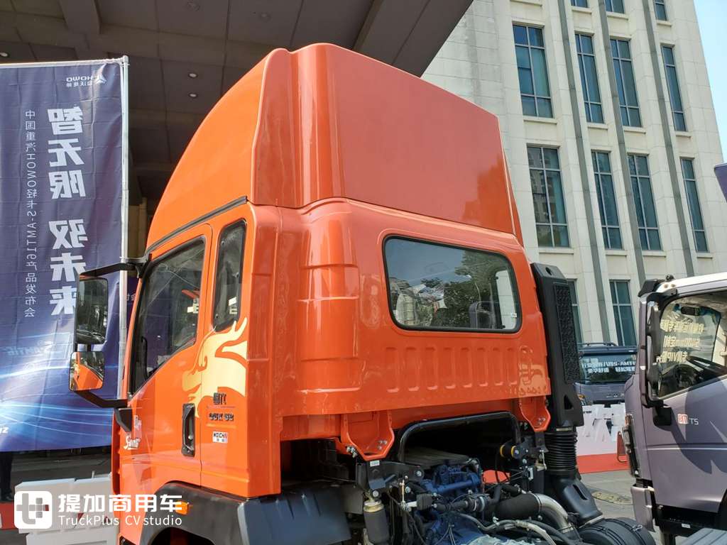 自动挡,还有1.2米卧铺,重汽豪沃最新发布的统帅先锋中卡载货车实拍 - 第3张 - 提加商用车网 自动挡,还有1.2米卧铺,重汽豪沃最新发布的统帅先锋中卡载货车实拍 - 第3张