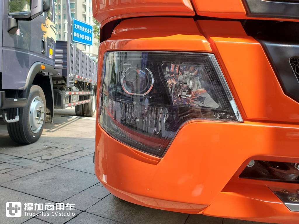 自动挡,还有1.2米卧铺,重汽豪沃最新发布的统帅先锋中卡载货车实拍 - 第5张 - 提加商用车网 自动挡,还有1.2米卧铺,重汽豪沃最新发布的统帅先锋中卡载货车实拍 - 第5张