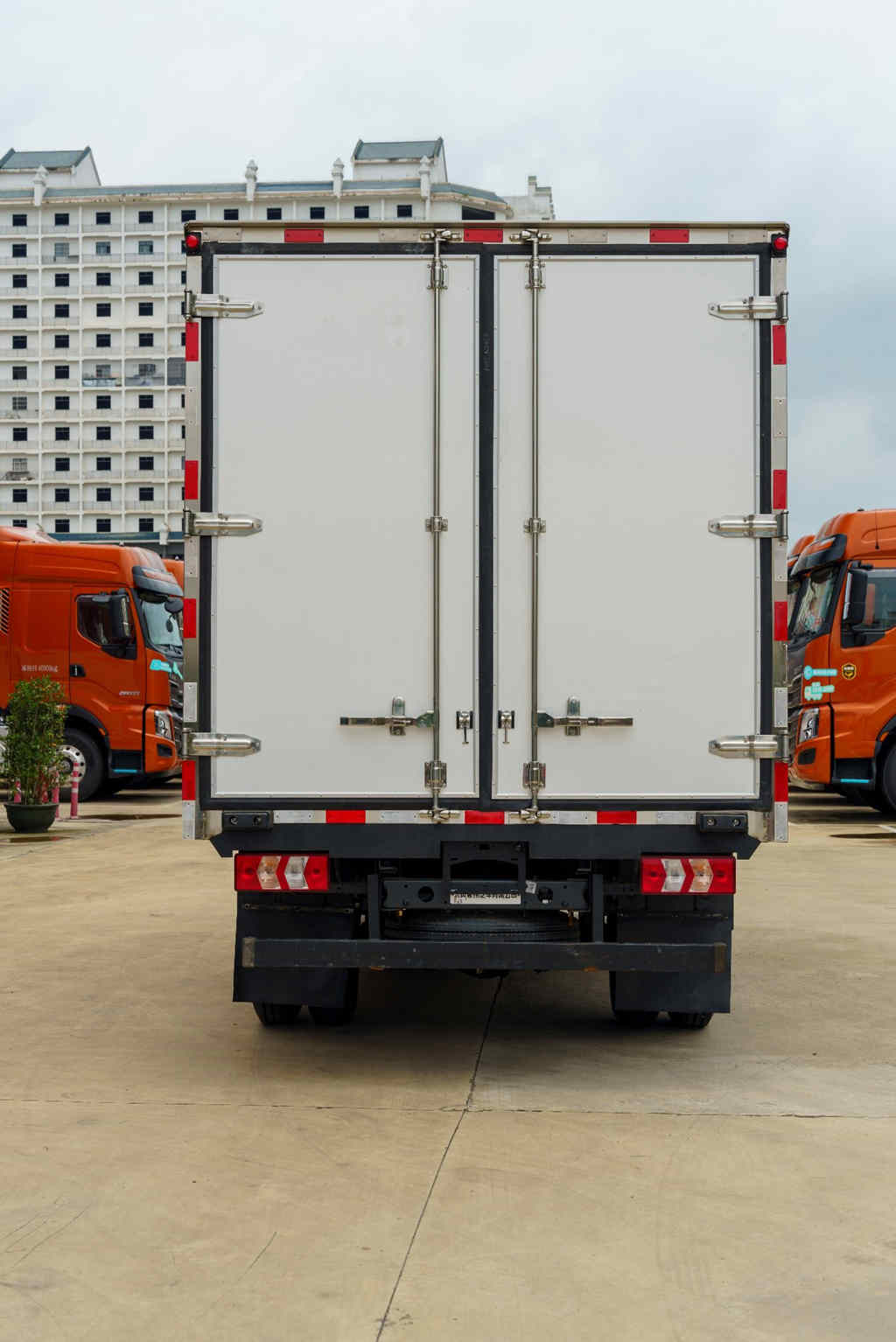 10台交付知名餐饮企业,乘龙L2冷藏车有哪些优势? - 第5张 - 提加商用车网 10台交付知名餐饮企业,乘龙L2冷藏车有哪些优势? - 第5张