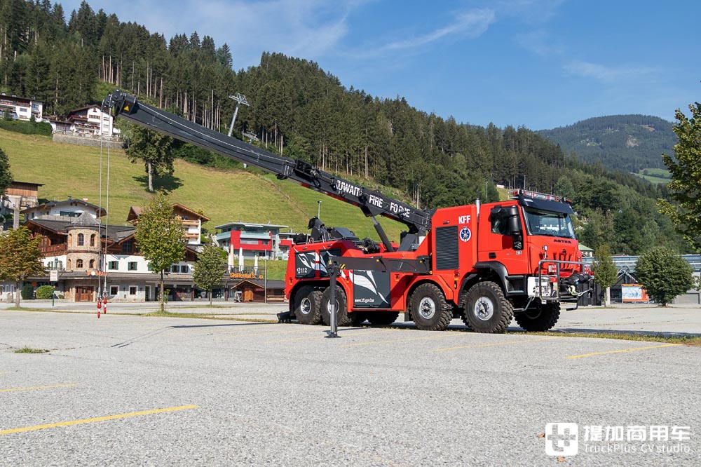 国内见不到的阿斯特拉卡车，安普改装的Astra HD9 8854 8x8重型清障车实拍