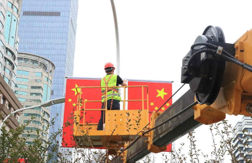 信念成塔，飘扬起那片最美的“中国红”￼