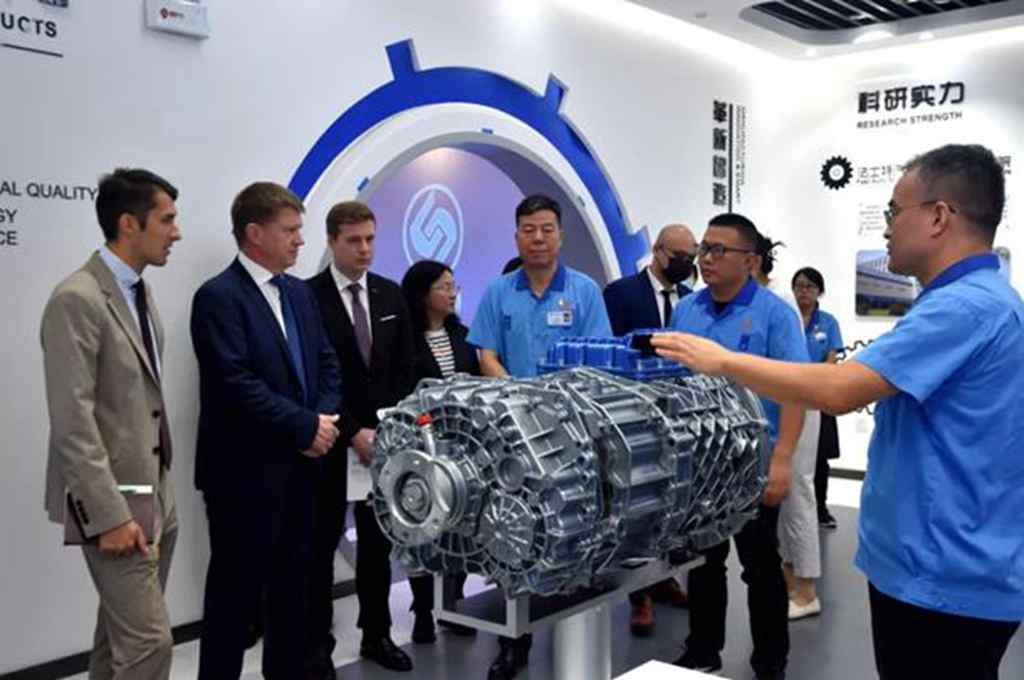 白俄罗斯驻华大使尤里·先科访问法士特 - 第1张 - 提加商用车网 白俄罗斯驻华大使尤里·先科访问法士特 - 第1张