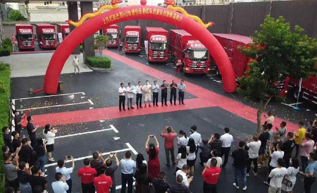 锚定鹏城 “钱”途无限 红岩杰豹载货车交车仪式暨新品推介会盛大召开 - 第1张