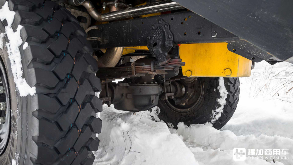 暴力美学的集大成之作,俄罗斯玩家的爆改乌拉尔4320 6x6军卡实拍 - 第10张 - 提加商用车网 暴力美学的集大成之作,俄罗斯玩家的爆改乌拉尔4320 6x6军卡实拍 - 第10张